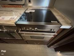 2018 Airstream Classic 33FB, $ 108,000