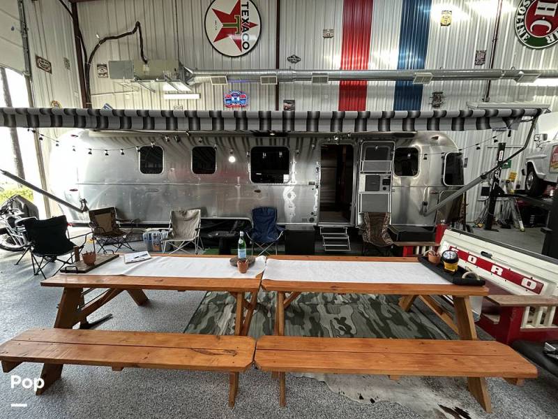 2018 Airstream Classic 33FB, $ 108,000