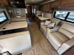 2021 Thor Motor Coach Miramar 32.2, $ 99,899