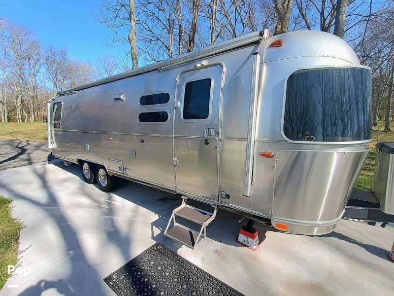 2023 Airstream Globetrotter 30RB, $ 140,000