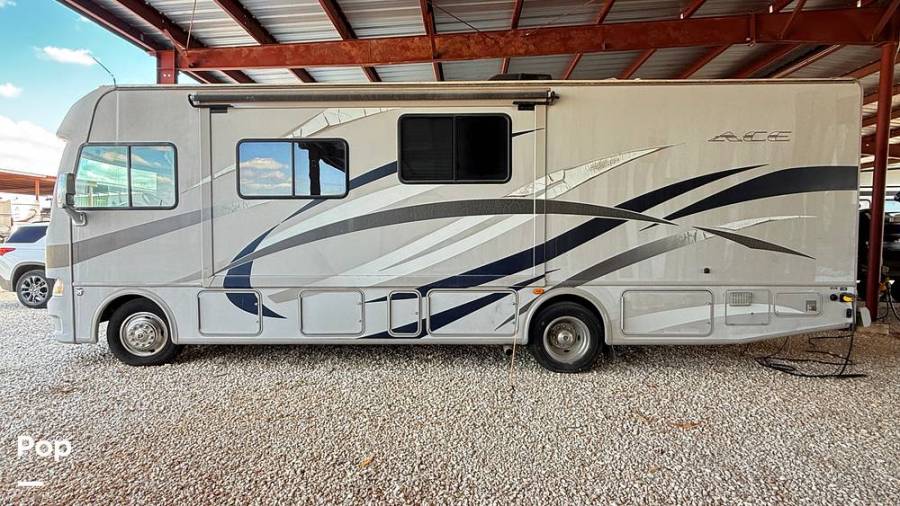 2014 Thor Motor Coach A.C.E. 30.1, $ 45,000