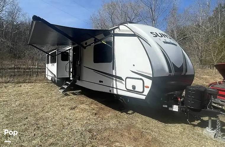 2022 CrossRoads Sunset Trail 330SI, $ 29,999