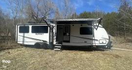 2022 CrossRoads Sunset Trail 330SI, $ 29,999
