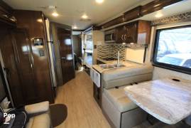 2019 Thor Motor Coach Omni BB35, $ 155,000