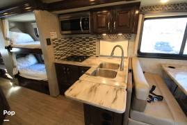 2019 Thor Motor Coach Omni BB35, $ 155,000