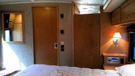 2007 Winnebago Tour 40TD, $ 44,500