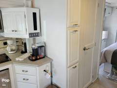 2007 Fleetwood Revolution LE 40E, $ 83,300