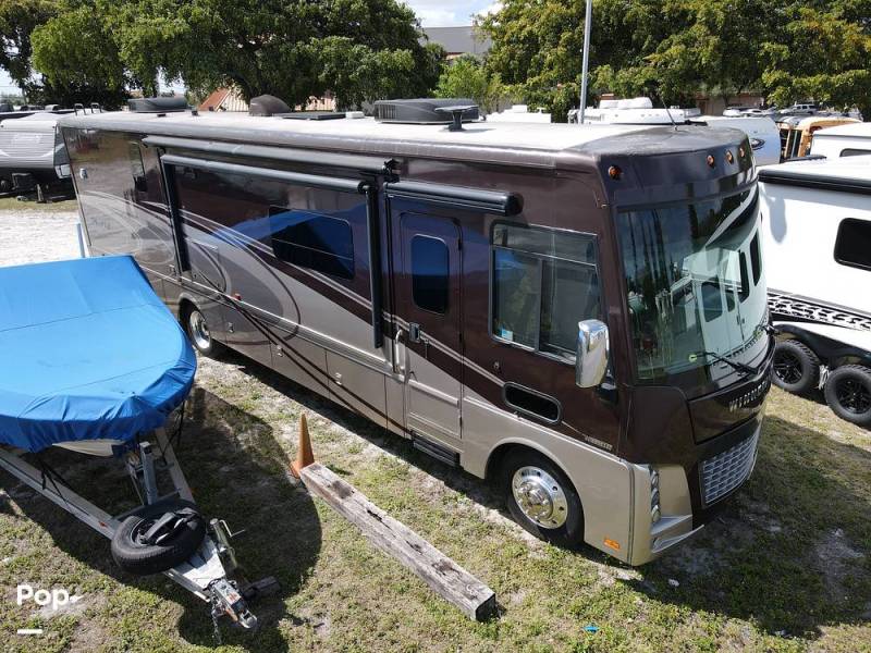 2017 Winnebago Adventurer 38Q, $ 99,900