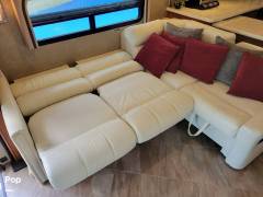 2017 Winnebago Adventurer 38Q, $ 99,900