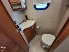 2017 Winnebago Adventurer 38Q, $ 99,900