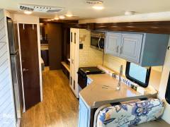 2017 Thor Motor Coach Chateau 35SF, $ 109,950