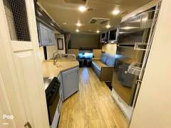 2017 Thor Motor Coach Chateau 35SF, $ 109,950