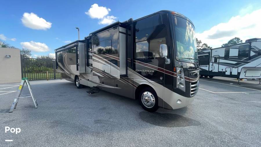 2014 Thor Motor Coach Challenger 37KT, $ 59,999