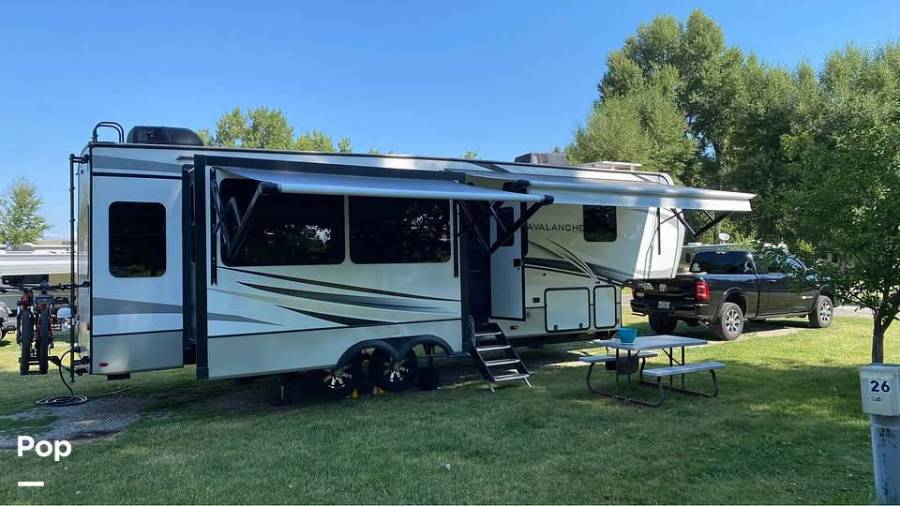 2022 Keystone Avalanche 312RS, $ 44,999