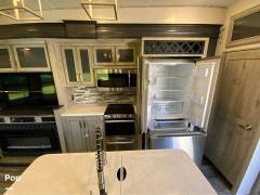 2022 Keystone Avalanche 312RS, $ 44,999
