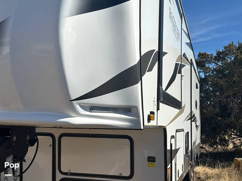 2022 Heartland Bighorn 32RS, $ 37,000