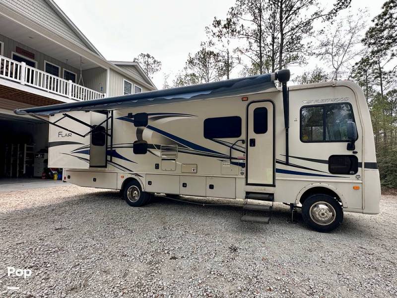 2017 Fleetwood Flair 31B, $ 49,999