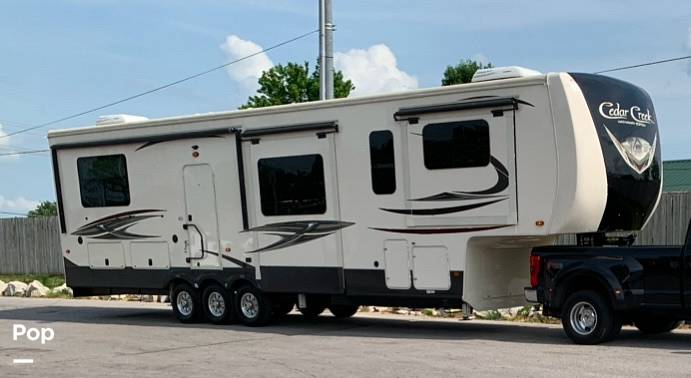 2020 Cedar Creek Hathaway 38RTH Toy Hauler, $ 61,100