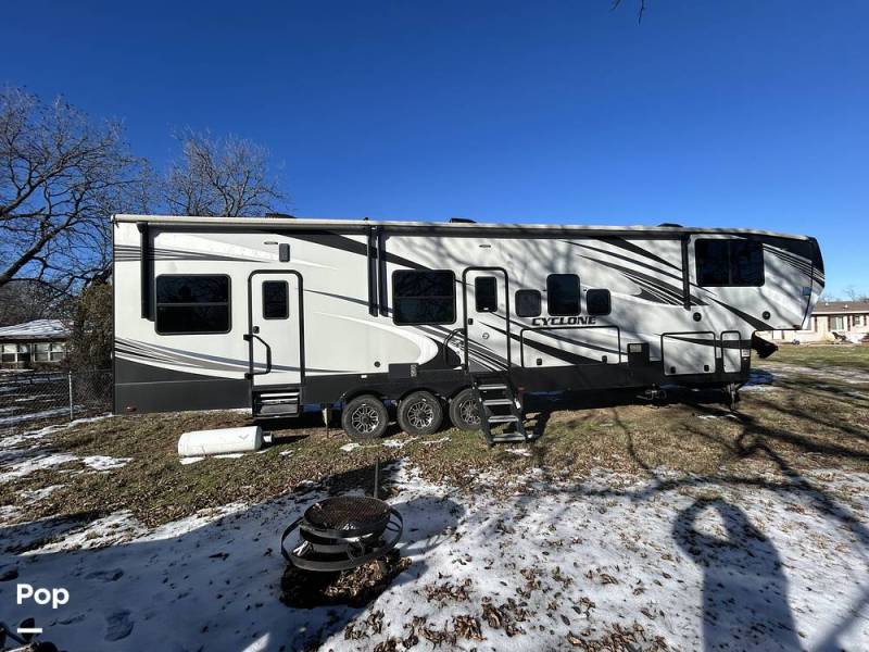 2021 Heartland Cyclone 4007, $ 94,500
