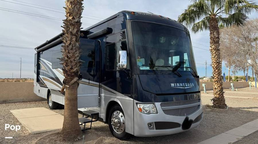 2015 Winnebago Adventurer 38Q, $ 64,995