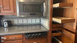 2015 Winnebago Adventurer 38Q, $ 64,995