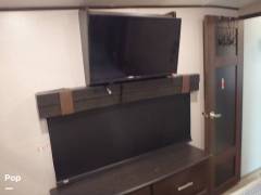 2019 Jayco North Point 377RLBH, $ 40,000