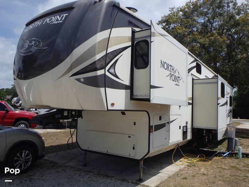 2019 Jayco North Point 377RLBH, $ 40,000