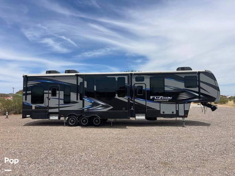 2017 Keystone Fuzion Chrome 422, $ 55,900