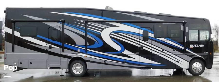2023 Thor Motor Coach Outlaw 38KB, $ 190,000