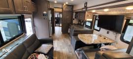 2023 Thor Motor Coach Outlaw 38KB, $ 190,000