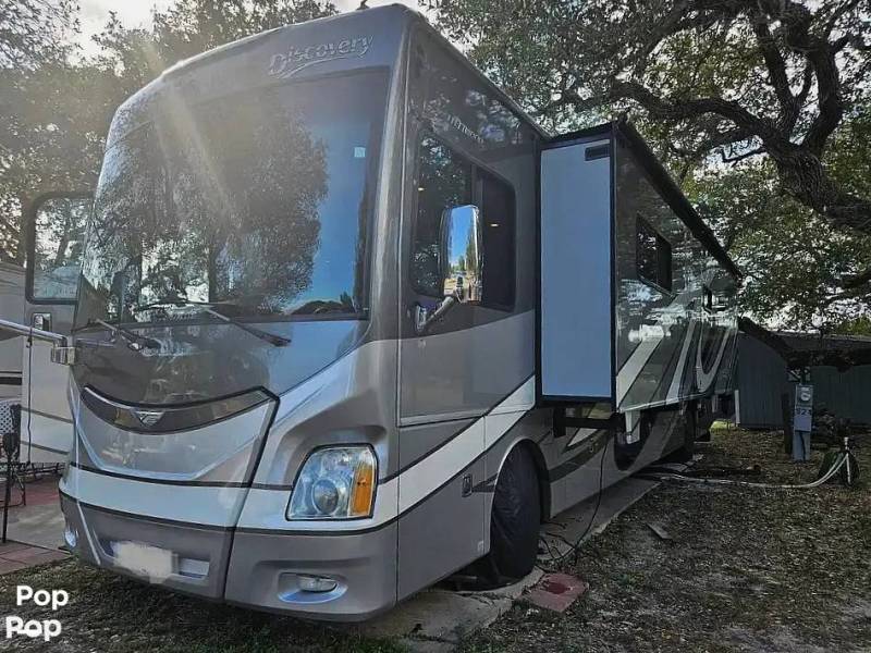2014 Fleetwood Discovery 40E, $ 114,990