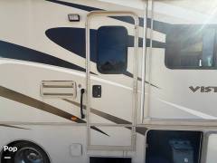2015 Winnebago Vista 30T, $ 66,000