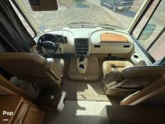 2015 Winnebago Vista 30T, $ 66,000
