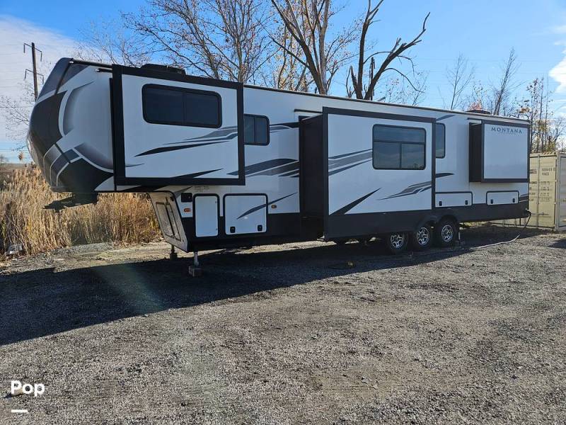 2021 Keystone Montana 383TH, $ 45,900