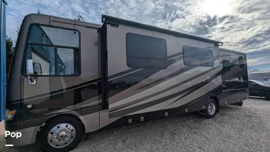 2018 Newmar Canyon Star 3710, $ 129,900