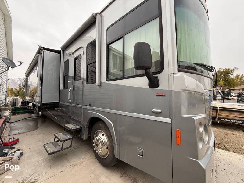 2008 Winnebago Destination 39W, $ 59,000