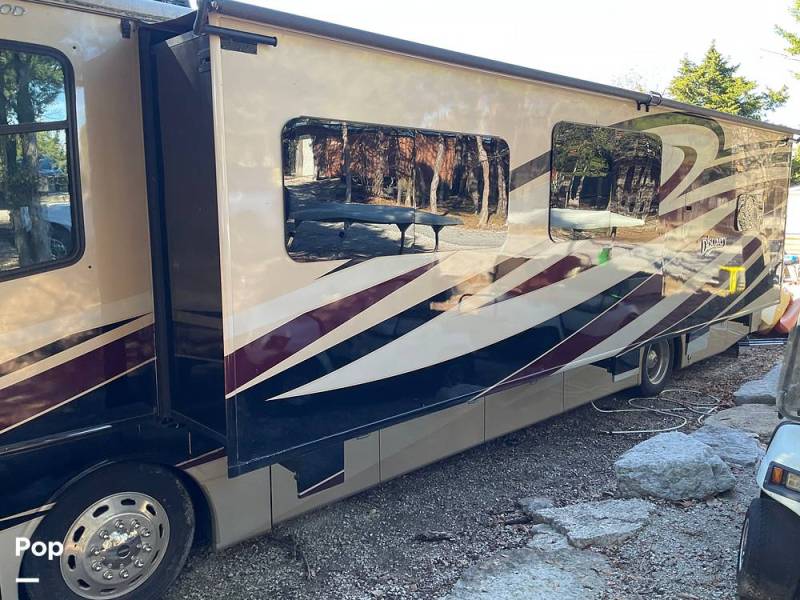 2017 Fleetwood Discovery 38K, $ 148,000