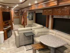 2017 Fleetwood Discovery 38K, $ 148,000