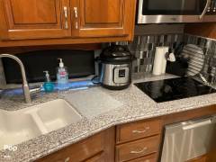 2017 Fleetwood Discovery 38K, $ 148,000