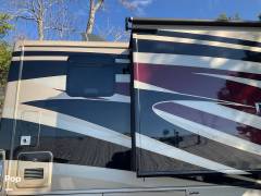 2017 Fleetwood Discovery 38K, $ 148,000