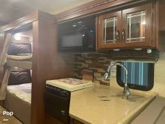 2016 Thor Motor Coach Chateau 31E, $ 39,900