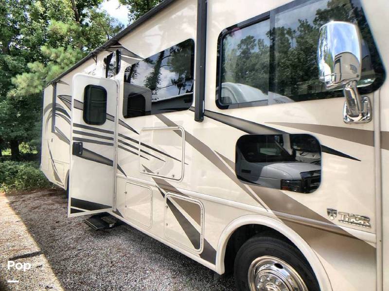 2019 Thor Motor Coach A.C.E. 30.2, $ 80,000