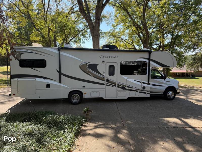2015 Thor Motor Coach Chateau 31W, $ 47,000