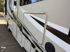 2015 Thor Motor Coach Chateau 31W, $ 47,000