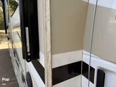 2015 Thor Motor Coach Chateau 31W, $ 47,000