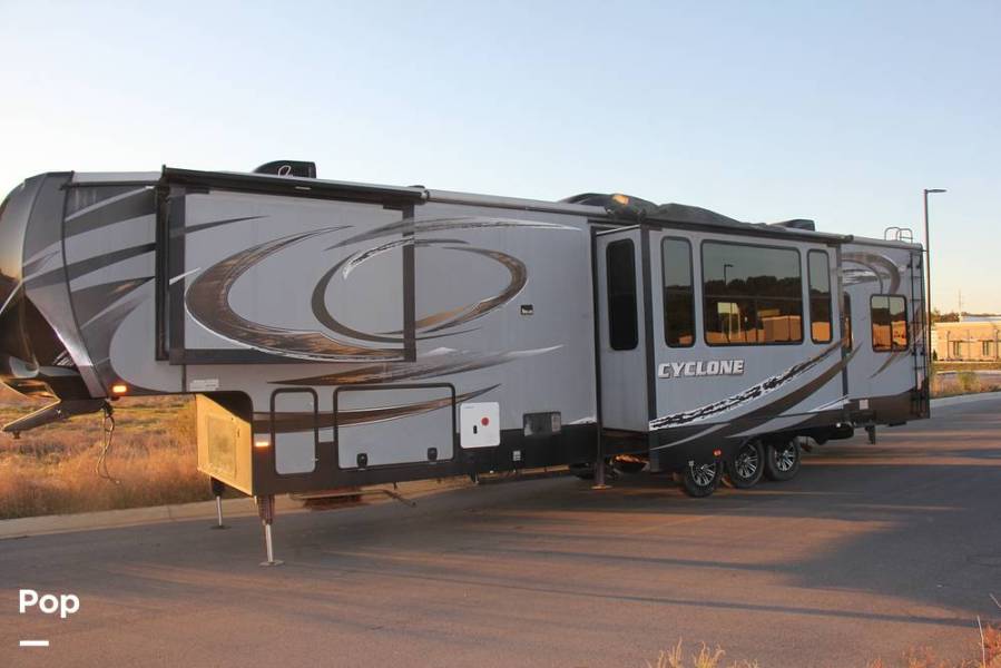 2014 Heartland Cyclone 3950 Toy Hauler, $ 31,900