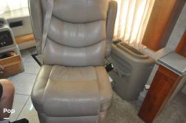 2005 Monaco Windsor 38PDQ, $ 49,000