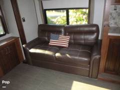 2018 Keystone Avalanche 300RE, $ 38,000