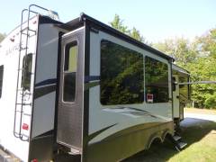 2018 Keystone Avalanche 300RE, $ 38,000