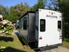 2018 Keystone Avalanche 300RE, $ 38,000
